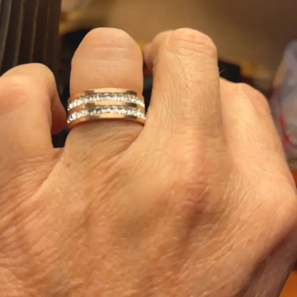 Diamond engagement ring